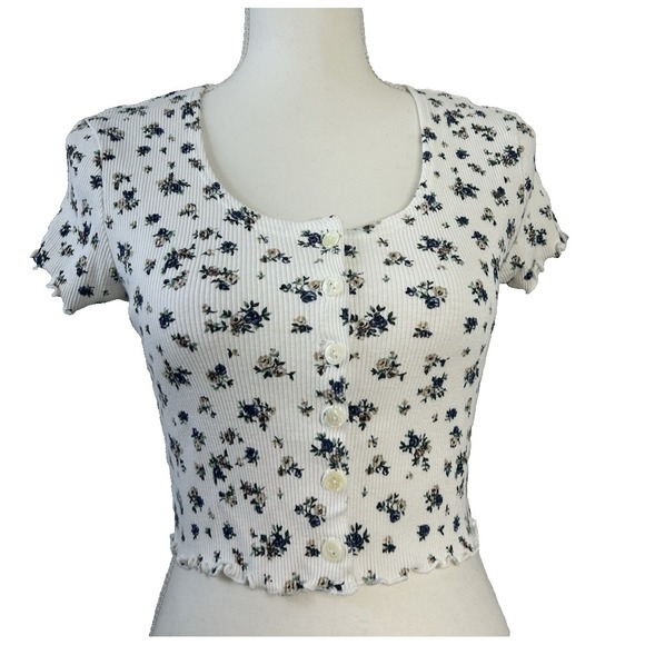The Unbranded Brand Tops - Cream & Floral Ribbed Knit Button Cropped Cap Sleeves Top Women's Sz M